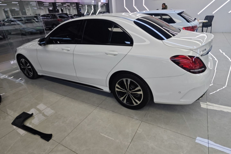 奔驰C级 2019款 C 260 运动版车身外观4