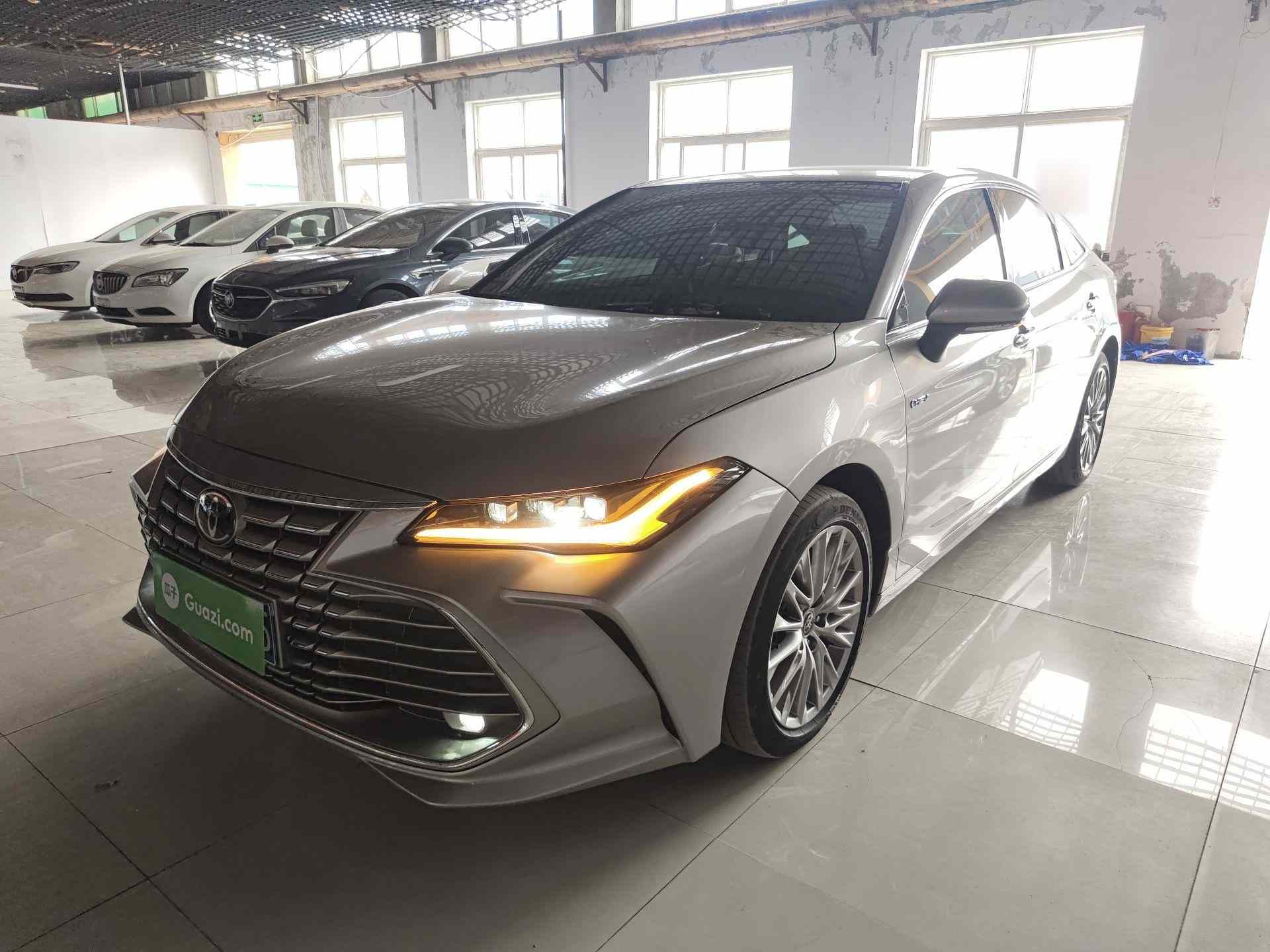 丰田 亚洲龙 2024款 双擎 2.0L 豪华版(2)