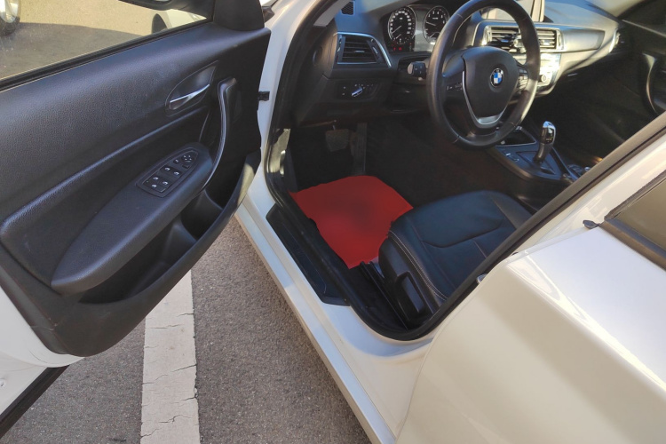 宝马1系(进口) 2018款 118i 领先型中控内饰20