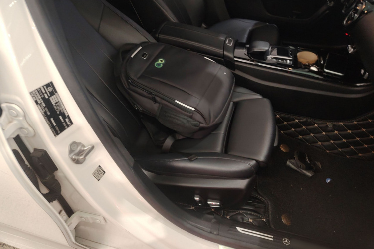 奔驰A级 2020款 改款 A 180 L 运动轿车特殊配置局部细节41