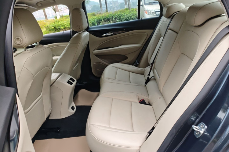 别克 君威 2020款 552T 精英型中控内饰7004