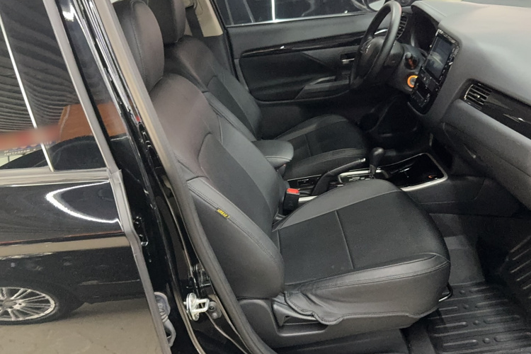 三菱 欧蓝德 2021款 2.0L 两驱畅行版 5座局部细节41