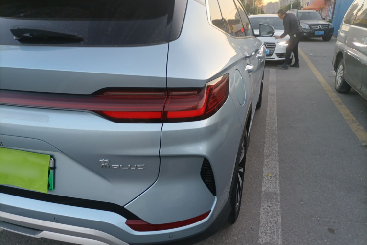 比亚迪 宋PLUS新能源 2023款 冠军版 DM-i 110KM 旗舰型车身外观6006