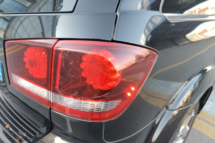 道奇 酷威 2016款 2.4L 两驱旅行版车身外观9