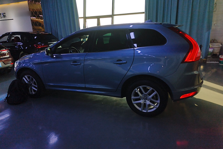 沃尔沃XC60 2017款 T5 智行升级版车身外观4