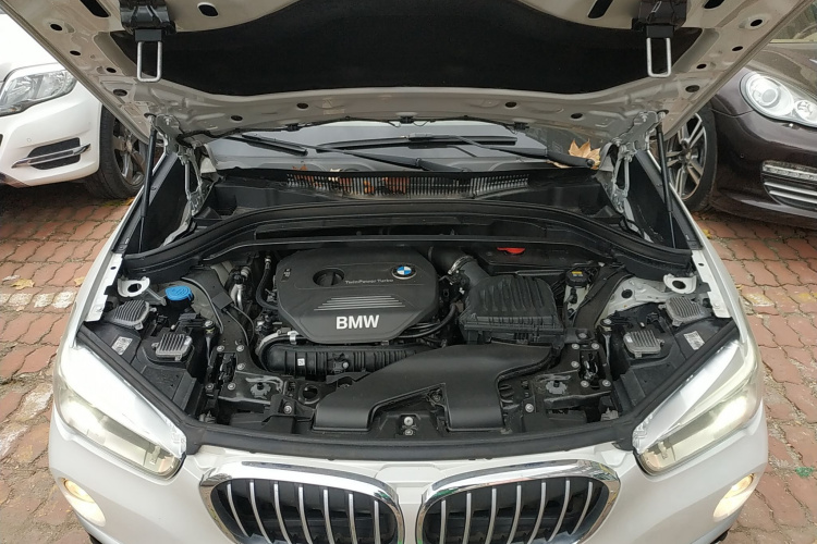 宝马X1 2018款 xDrive20Li 豪华型机舱底盘24
