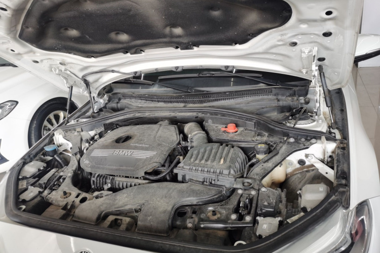 宝马1系 2021款 改款 120i M运动版机舱底盘24