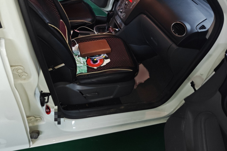 福特 福克斯 2013款 两厢经典 1.8L 自动基本型局部细节9005