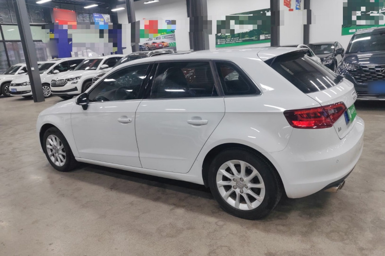 奥迪A3 2015款 Sportback 35 TFSI 百万纪念智领型车身外观4