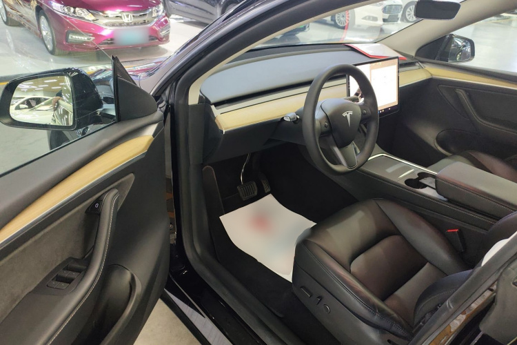 特斯拉 Model Y 2022款 后轮驱动版中控内饰7003
