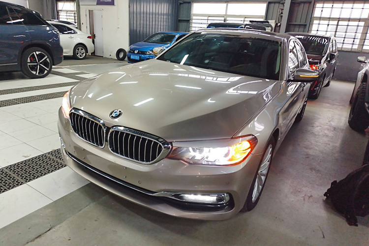 宝马5系 2018款 525Li 豪华套装车身外观1