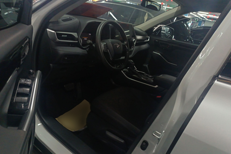 丰田 汉兰达 2022款 双擎 2.5L 两驱精英版 7座中控内饰20