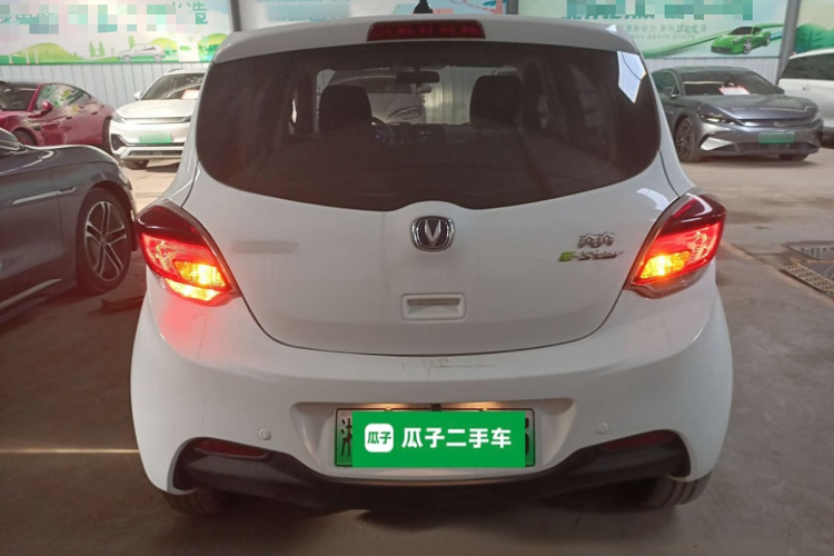 长安欧尚 奔奔E-Star 2022款 清心版 多彩款 磷酸铁锂车身外观6004