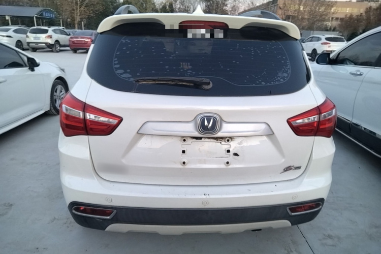 长安CS35 2017款 1.6L 手动豪华型车身外观6