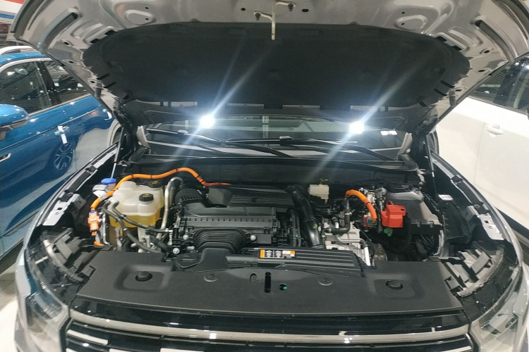 福特 2025款 锐界L 2.0T EcoBoost E混动四驱七座至尊型机舱底盘24