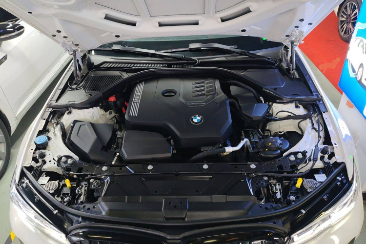 宝马3系 2022款 325Li M运动曜夜套装机舱底盘24