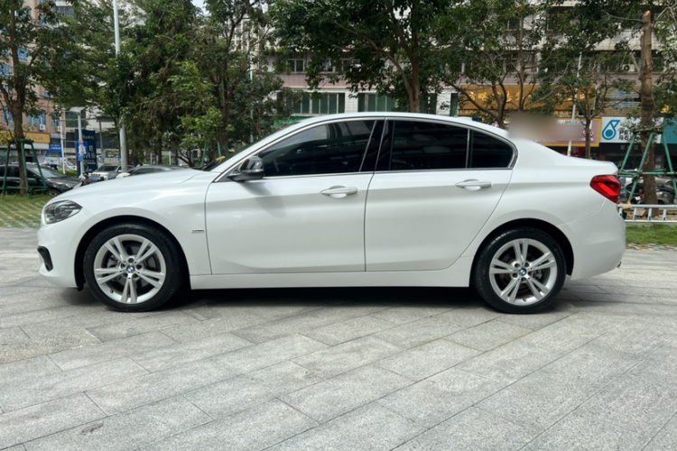 宝马1系 2017款 118i 设计套装型车身外观6006