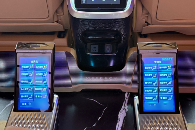 奔驰 威霆 2023款 2.0T 商务版 7座局部细节16