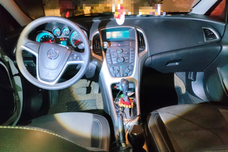 别克 英朗 2014款 XT 1.6L 自动时尚版中控内饰7002