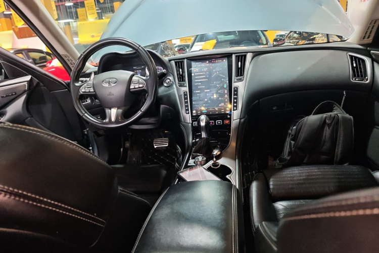 英菲尼迪Q50 2014款 2.0T 豪华运动版中控内饰12