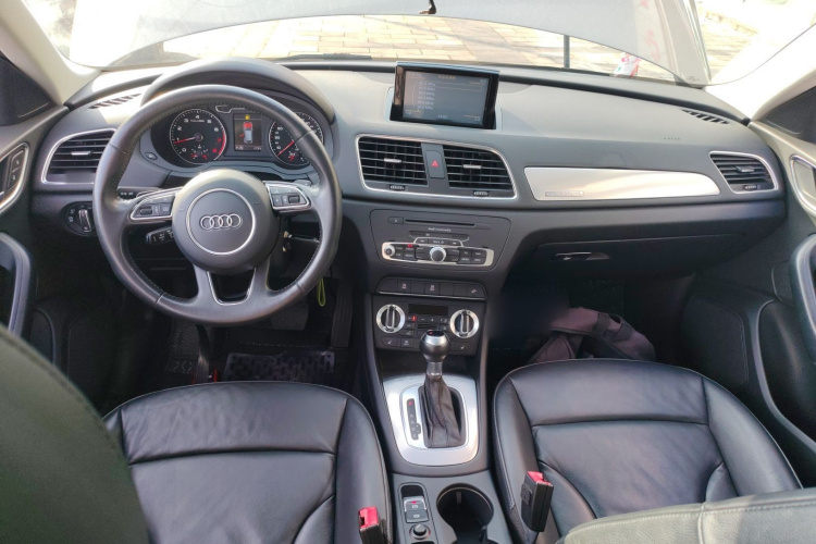 奥迪Q3 2013款 35 TFSI quattro 技术型中控内饰12