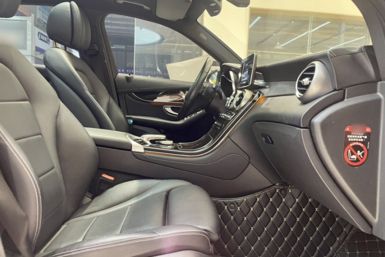 奔驰GLC 2019款 GLC 260 L 4MATIC 动感型中控内饰7013
