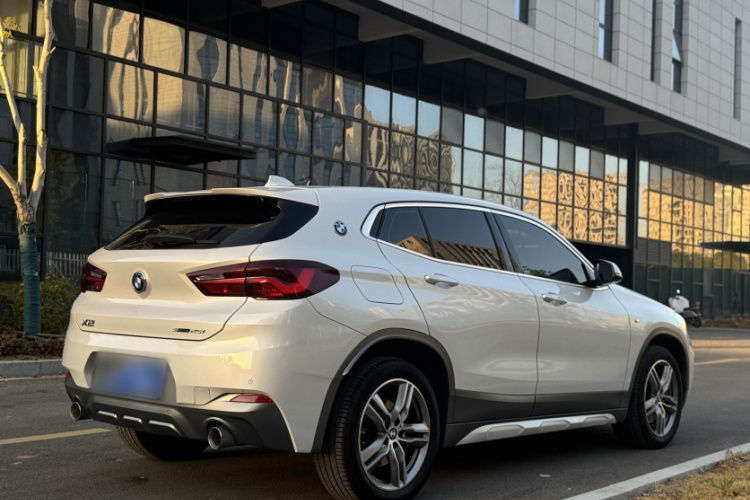 宝马X2 2020款 sDrive25i 领先型M越野套装车身外观6003