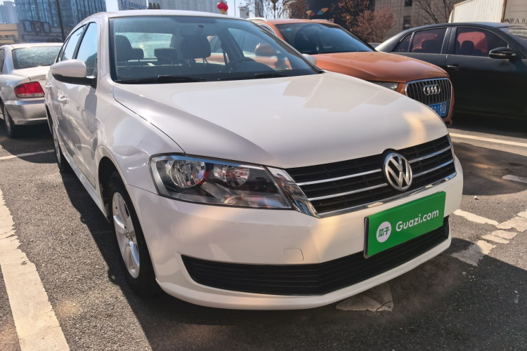 大众 朗逸 2013款 改款经典 1.6L 手动风尚版车身外观3