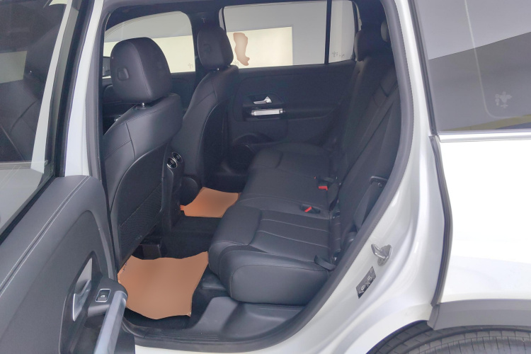 奔驰GLB 2023款 GLB 220 动感型中控内饰21