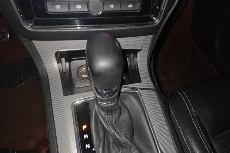 荣威RX5 2018款 20T 两驱自动互联网智臻版局部细节18