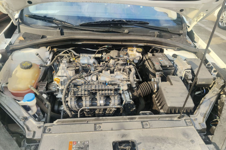 荣威i5 2023款 1.5L 手动优越版机舱底盘24