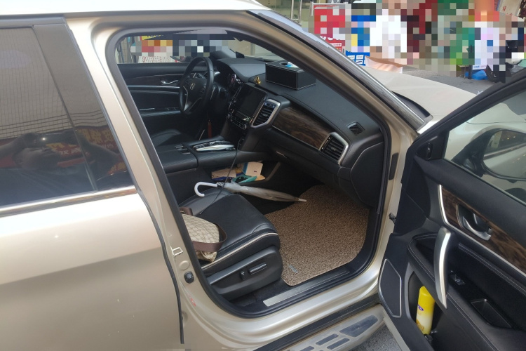 本田UR-V 2017款 370TURBO 两驱尊贵版 国V局部细节9005