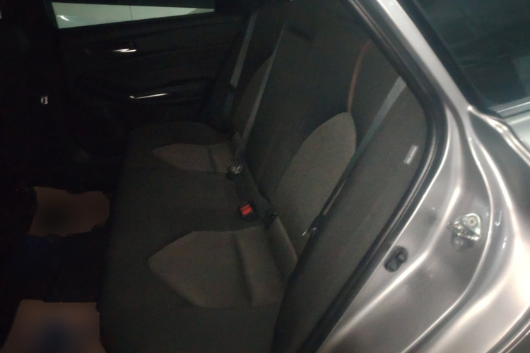 丰田 亚洲龙 2019款 2.5L 进取版 国VI中控内饰7004