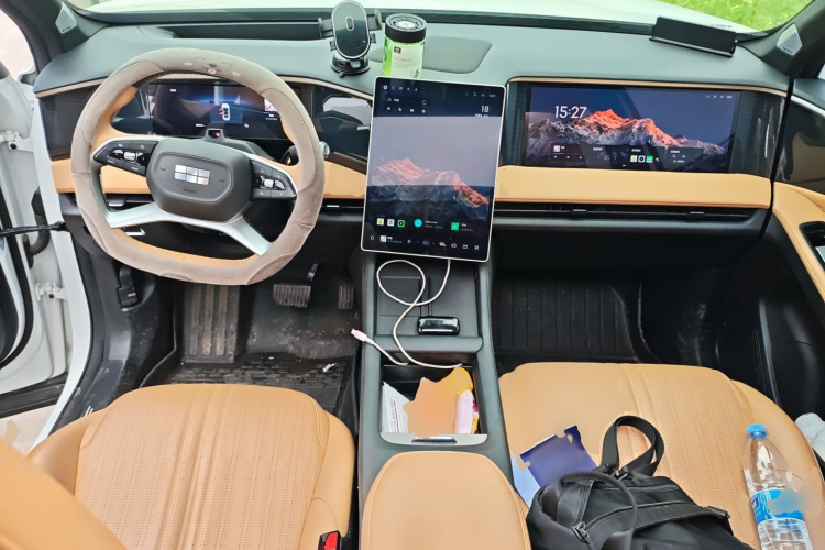 吉利银河 银河L7 2023款 1.5T 115km 星舰中控内饰12