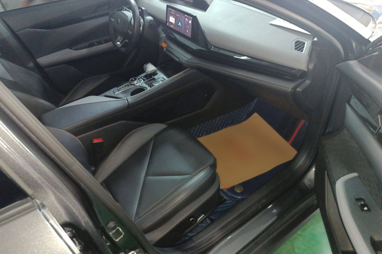 长安UNI-V 2022款 1.5T 尊贵型中控内饰7003