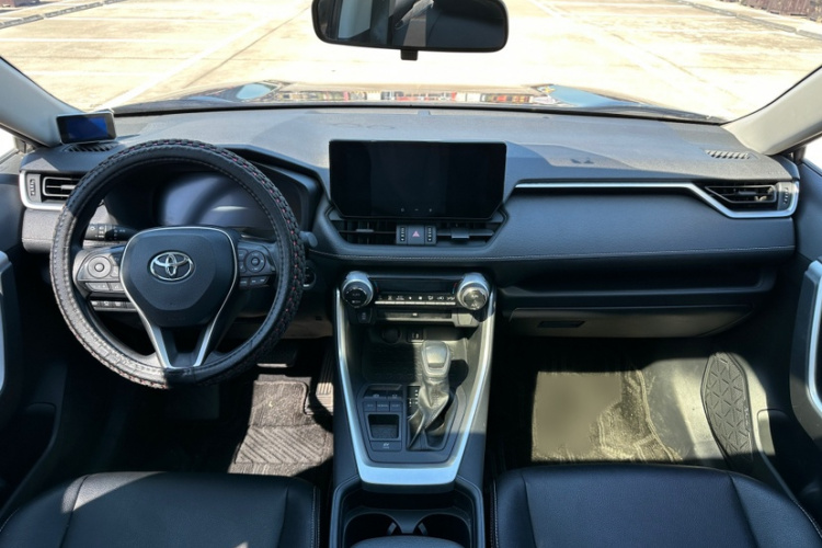 丰田 RAV4荣放 2023款 双擎 2.5L E-CVT两驱精英版中控内饰7010