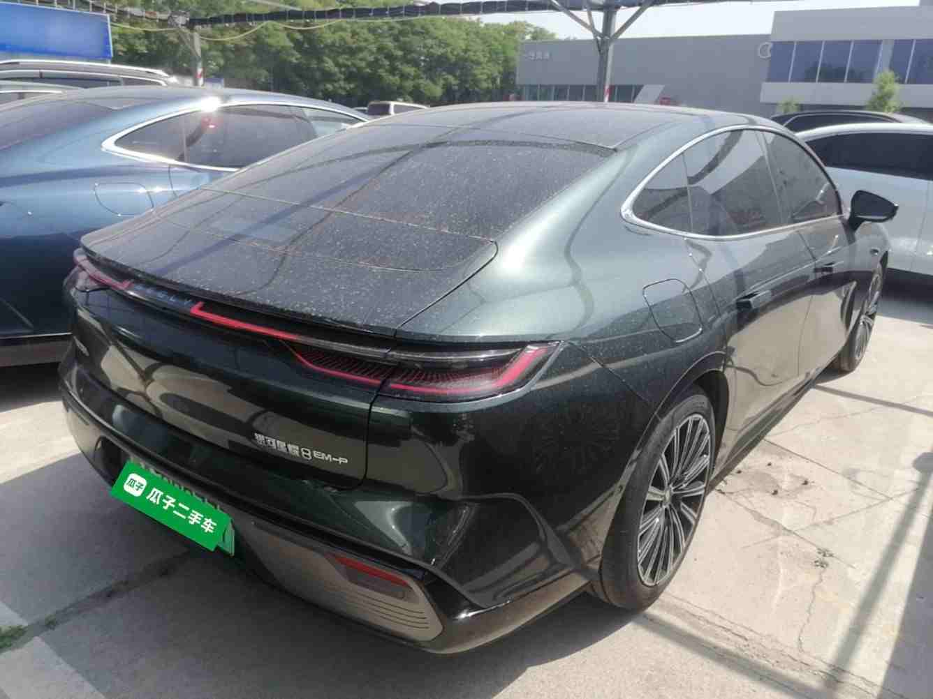 车辆右后45度外观展示