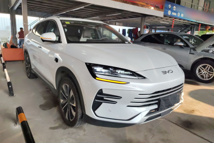 比亚迪 宋PLUS新能源 2025款 DM-i 智驾版 112KM 尊荣型车身外观6002