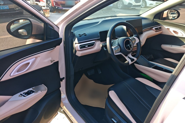 比亚迪 海鸥 2024款 荣耀版 305km 自由版中控内饰7003