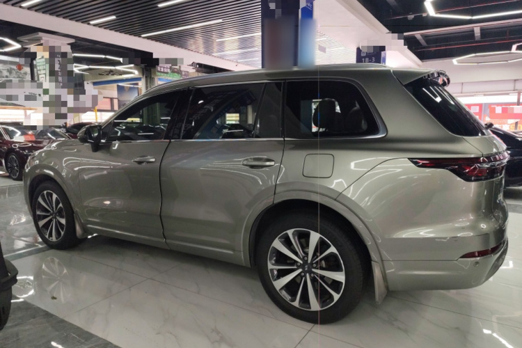 理想汽车 理想ONE 2020款 增程7座版车身外观4