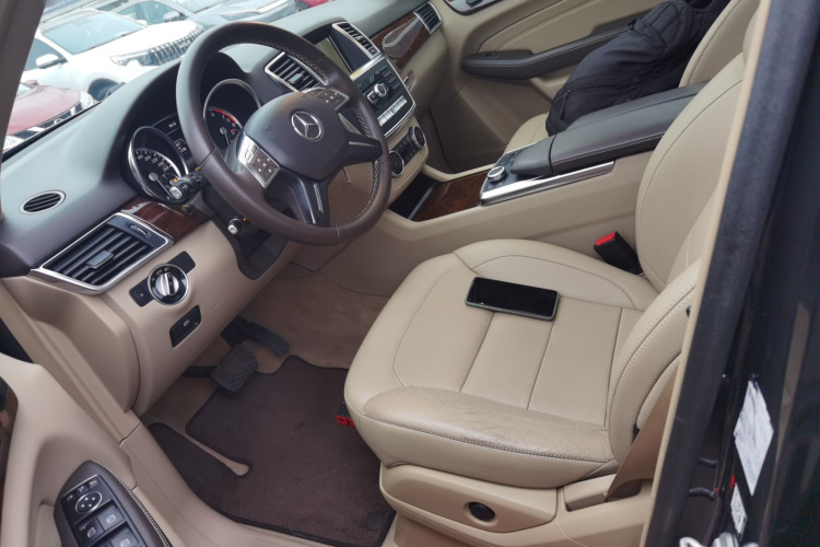 奔驰M级 2014款 ML 400 4MATIC动感型中控内饰19