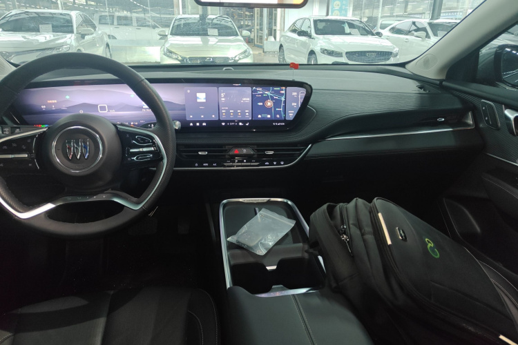 别克 君越 2023款 28T 越尊版中控内饰12