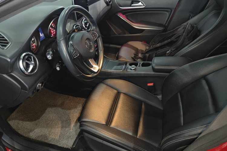 奔驰CLA 2016款 改款 CLA 200 时尚型中控内饰19