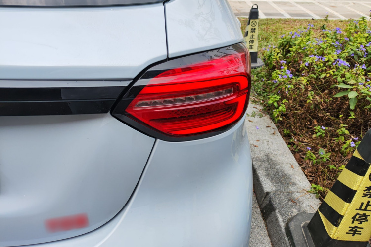 零跑汽车 零跑T03 2022款 星钻版车身外观9