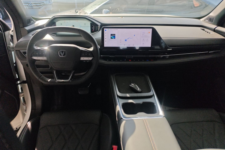 长安CS55PLUS PHEV 2025款 智慧新蓝鲸 125km 超能版中控内饰12