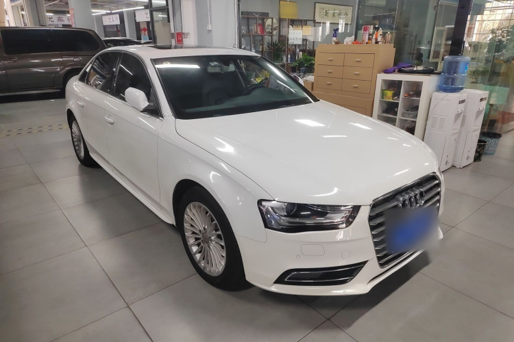 奥迪A4L 2015款 35 TFSI 自动舒适型车身外观3