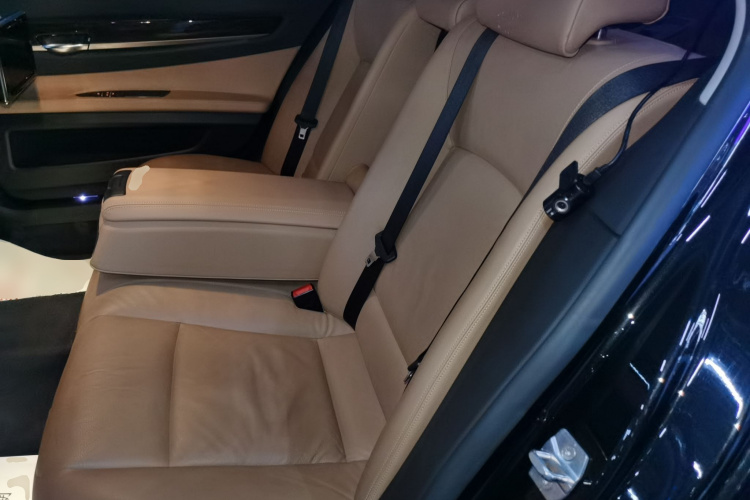 宝马7系 2014款 730Li 臻享型中控内饰21