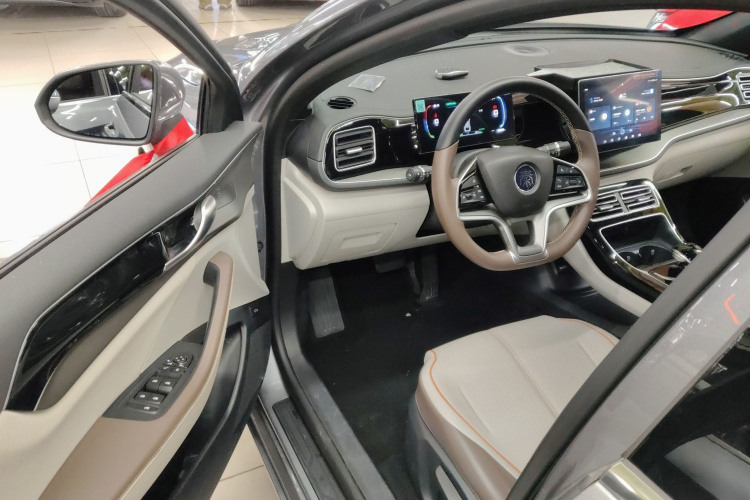 比亚迪 秦PLUS 2024款 荣耀版 EV 510KM领先型中控内饰7003