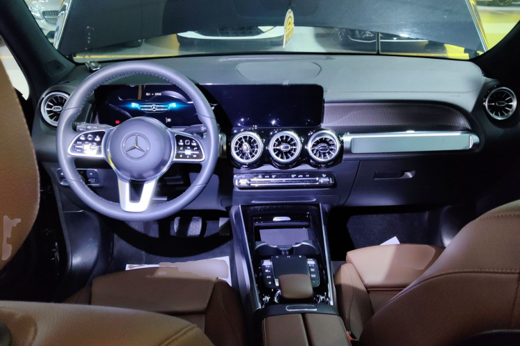 奔驰GLB 2021款 GLB 200 动感型中控内饰12