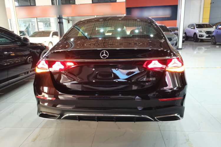 奔驰E级 2024款 E 300 L 豪华运动型车身外观6